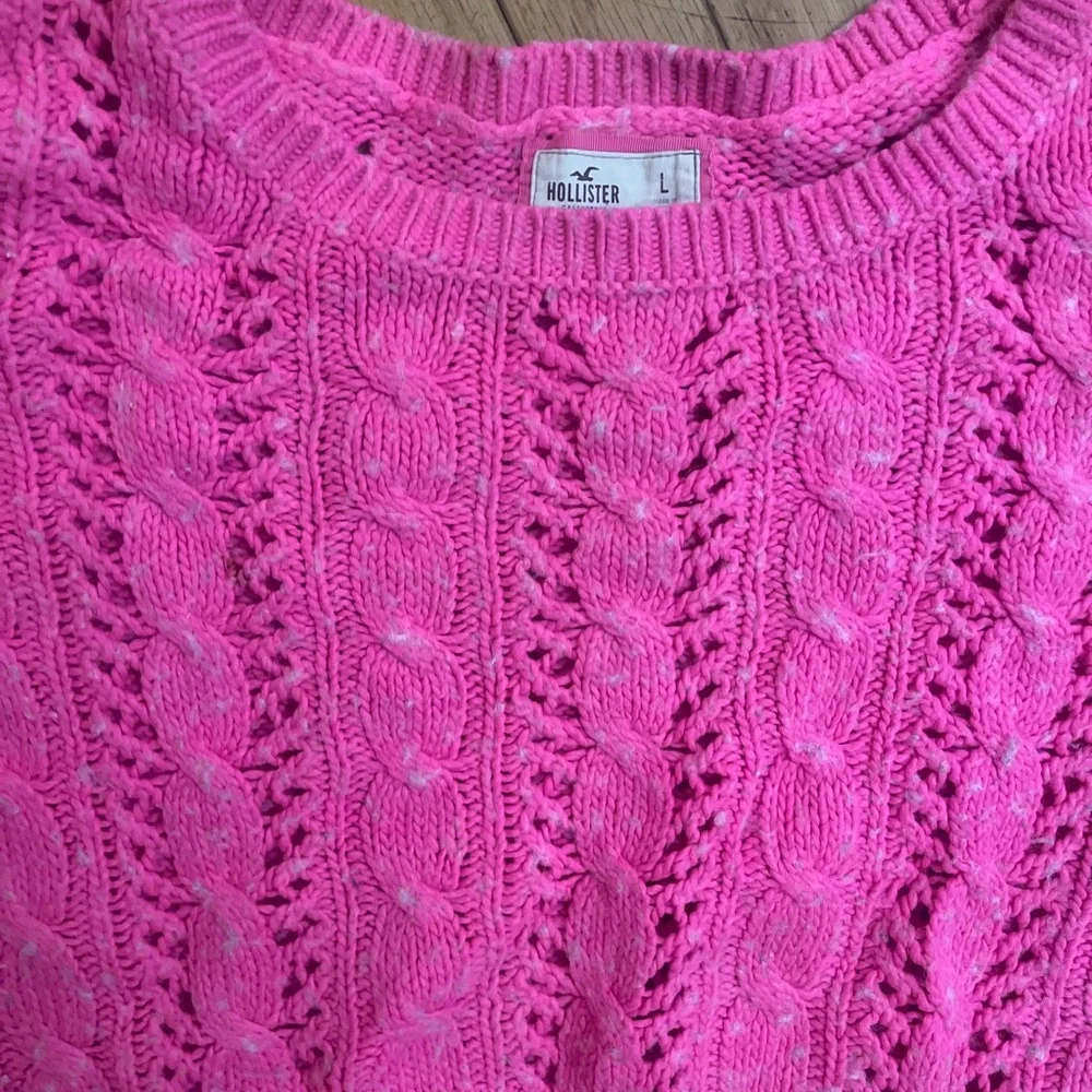 Hollister Cropped Pink Cable Knit Sweater - Picture 2 of 3